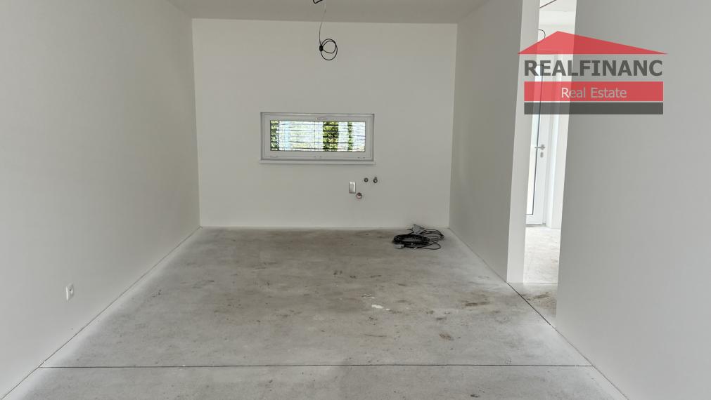 POSLEDNÝ VOĽNÝ, dokončenie v štandarde!!! NOVOSTAVBA 4.-izb. RD, hliníkové žalúzie, 2x park. miesto, obec Dolná Krupá