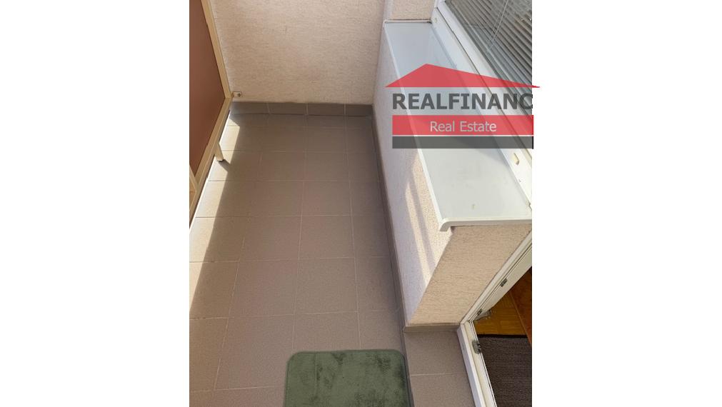 Predám veľký 1 izbový byt 42m2 + 2x lodžia na sídl. Prednádražie v Trnave