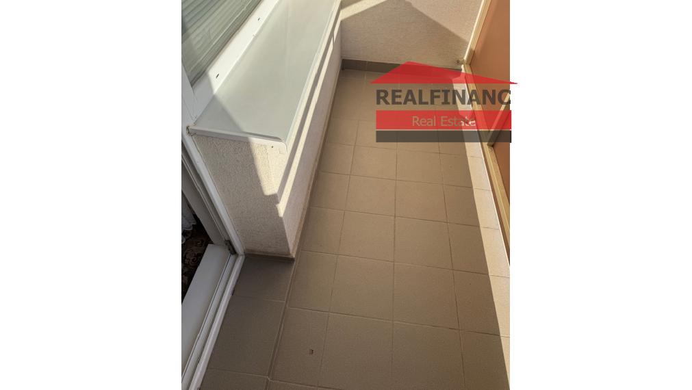 Predám veľký 1 izbový byt 42m2 + 2x lodžia na sídl. Prednádražie v Trnave