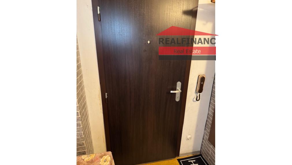 Predám veľký 1 izbový byt 42m2 + 2x lodžia na sídl. Prednádražie v Trnave