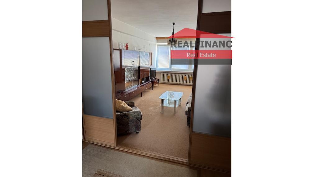 PPonúkam na predaj v centre mesta veľký tehlový 3 izbový byt s halou + veľká loggia veľkou pivnicou a garážou v uzatvorenom dvore