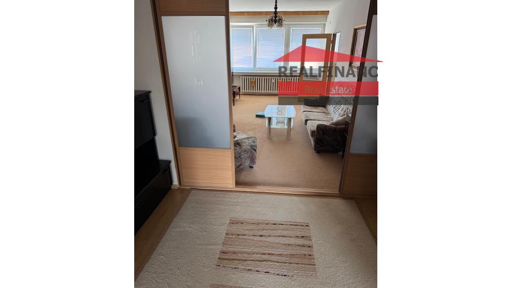 PPonúkam na predaj v centre mesta veľký tehlový 3 izbový byt s halou + veľká loggia veľkou pivnicou a garážou v uzatvorenom dvore