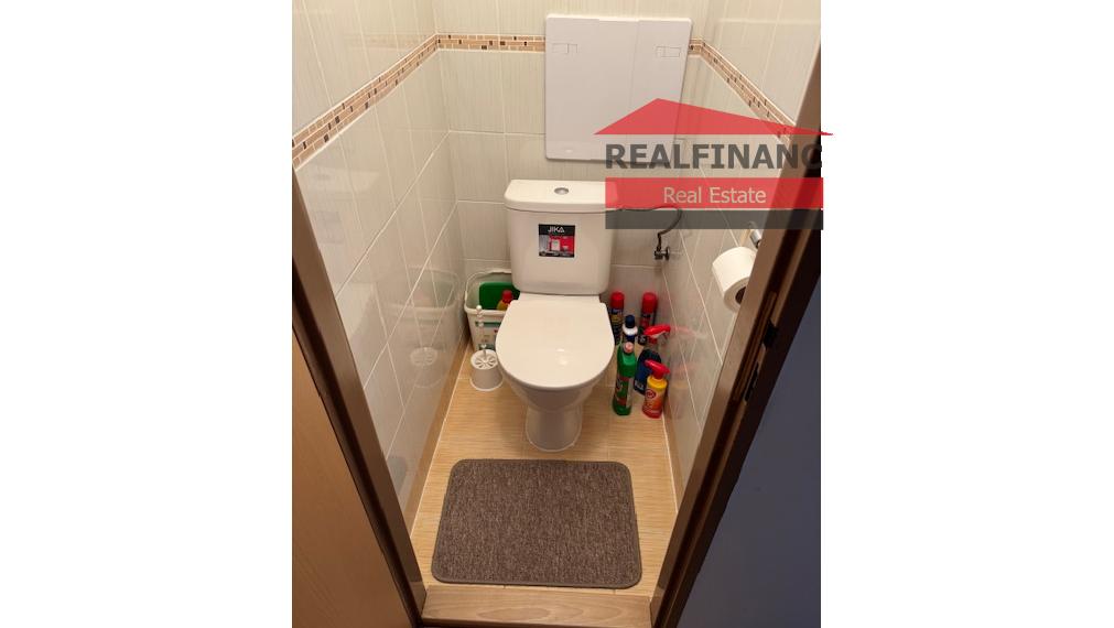 PPonúkam na predaj v centre mesta veľký tehlový 3 izbový byt s halou + veľká loggia veľkou pivnicou a garážou v uzatvorenom dvore