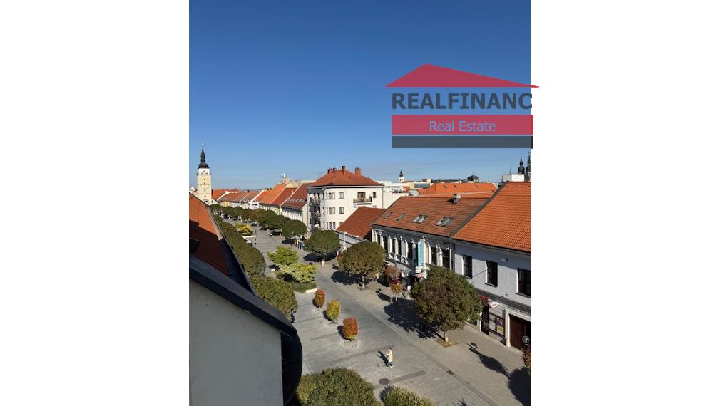 PPonúkam na predaj v centre mesta veľký tehlový 3 izbový byt s halou + veľká loggia veľkou pivnicou a garážou v uzatvorenom dvore