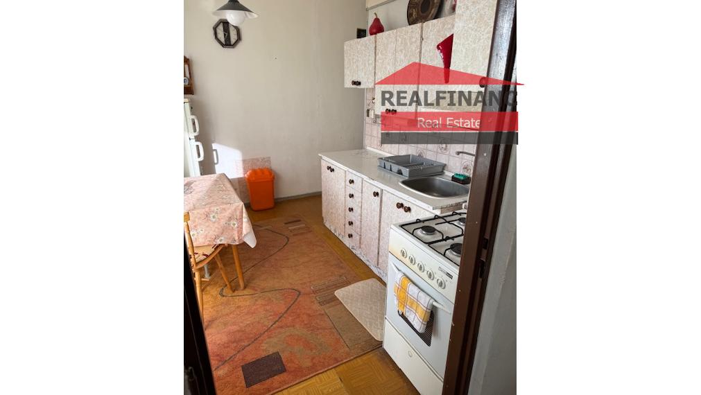 Predám veľký 1 izbový byt 42m2 + 2x lodžia na sídl. Prednádražie v Trnave