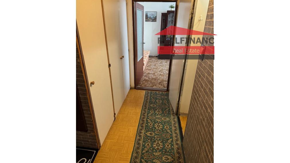 Predám veľký 1 izbový byt 42m2 + 2x lodžia na sídl. Prednádražie v Trnave