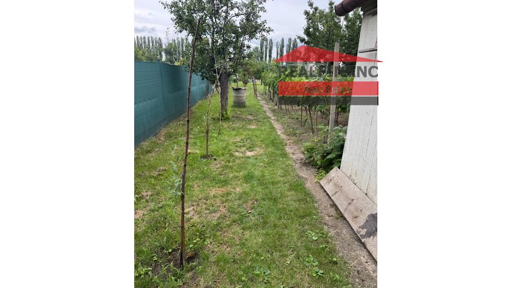 NOVÁ CENA !!! Predám veľký pozemok v záhradkárskej časti Kamenný Mlyn Trnava s výmerou cca 462m2