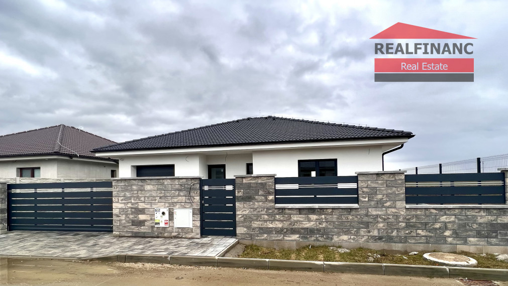 Priestranný (148m2) 4.-izb. RD s garážou, 2x kúpeľňa, šatník, 570m2 slnečný pozemok, obec Šúrovce