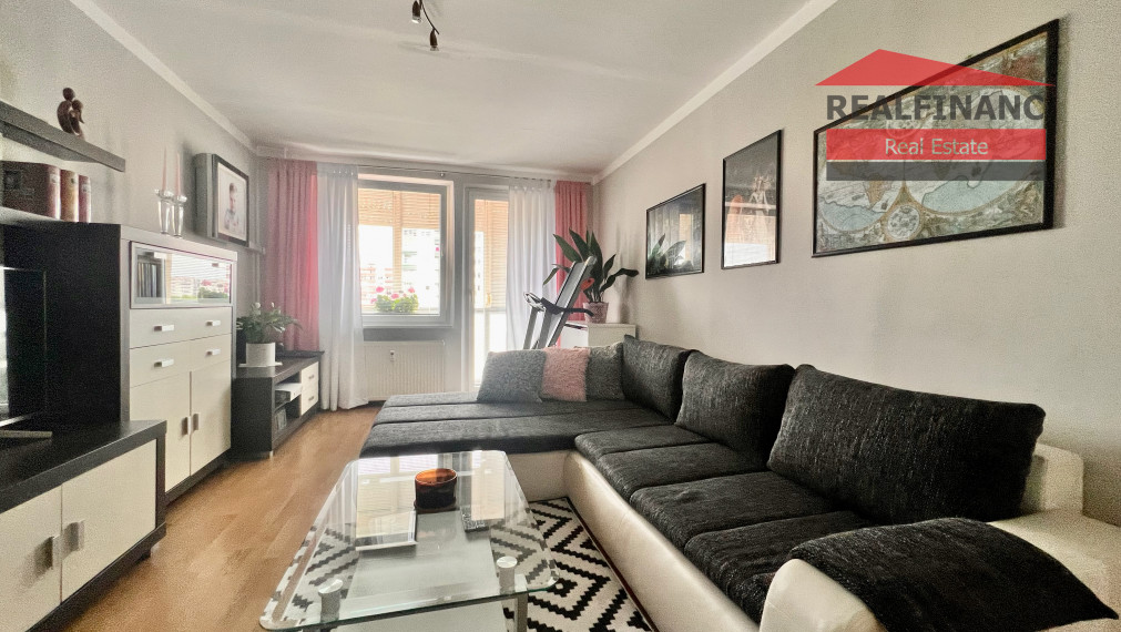 Top lokalita!! Veľký 2.5.-izb. byt po rekonštrukcii s balkónom, klimatizácia, 69m2, ul. Vl. Clementisa
