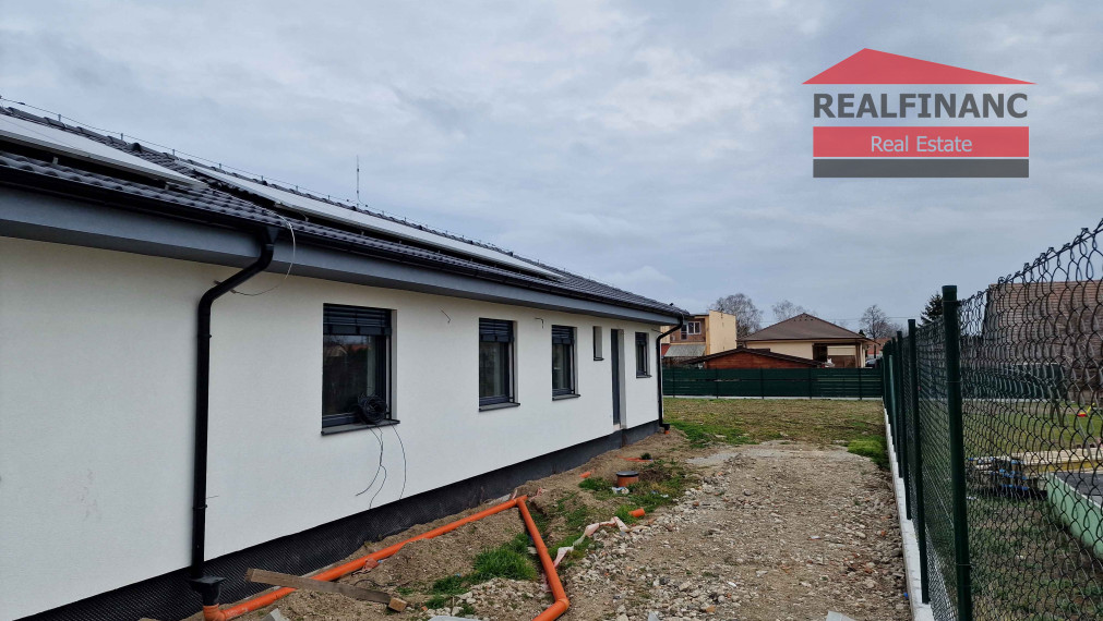 100% aktuálny ! Novostavba 4 izbový Rodinný Dom, 3x parkovacie miesto, pozemok 582 m2, fotovoltaika, Hrnčiarovce nad Parnou !!!
