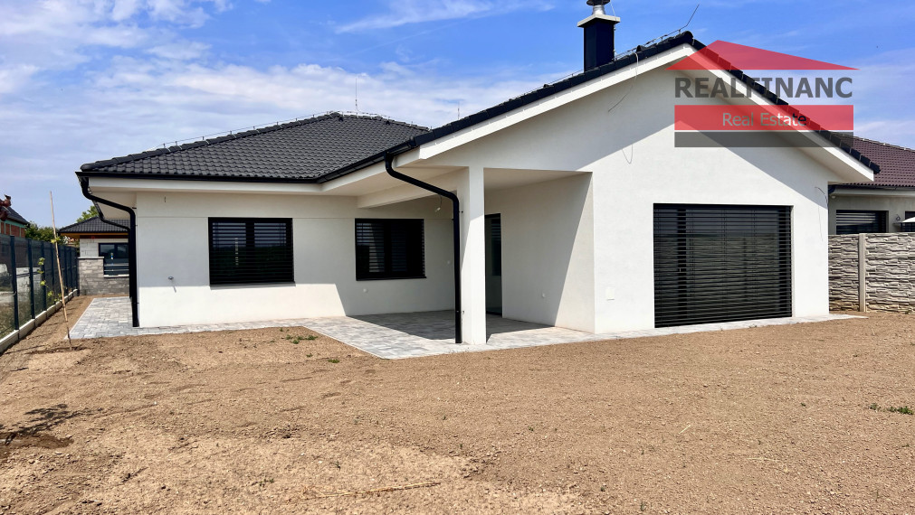 NOVOSTAVBA 4i RD s garážou, dokončený exteriér, 2x kúpeľňa, šatník, slnečný pozemok
