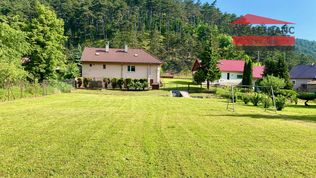 NEPREHLIADNITE!! Pekný 3.-izb. RD po rozsiahlej rekonštrukcii, 1050m2 slnečný pozemok, obec Buková