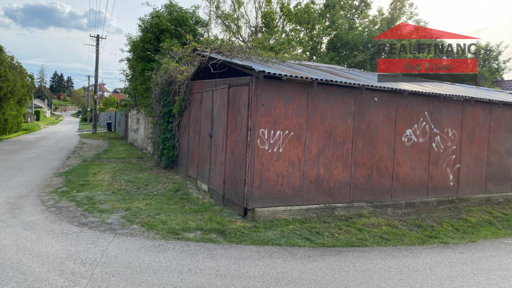 Predám stavebný pozemok o výmere 453m3 v obci Majcichov
