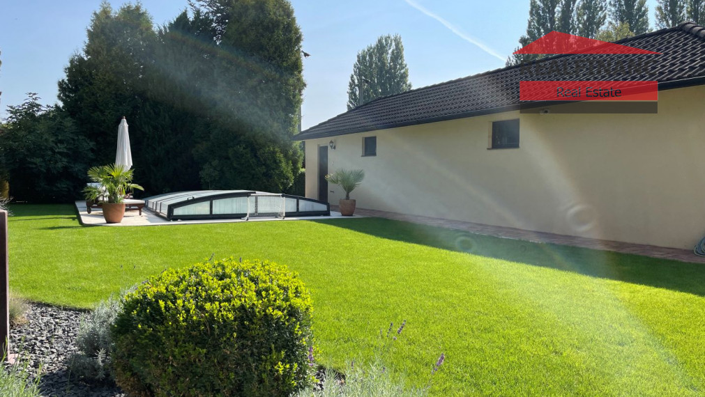 100% aktuálna! 6 izbová Vila s 2 garážou na pozemku 850 m2.