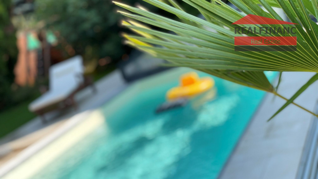 100% aktuálna! 6 izbová Vila s 2 garážou na pozemku 850 m2.