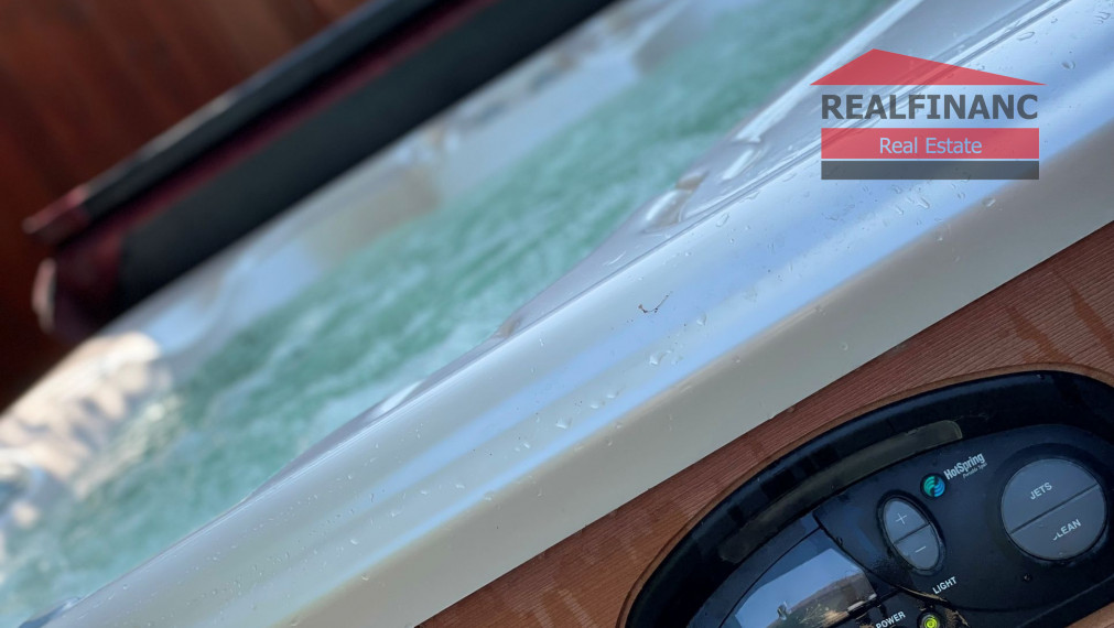 100% aktuálna! 6 izbová Vila s 2 garážou na pozemku 850 m2.