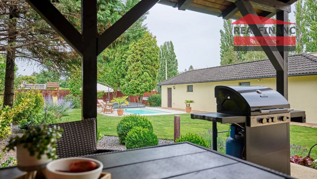 100% aktuálna! 6 izbová Vila s 2 garážou na pozemku 850 m2.