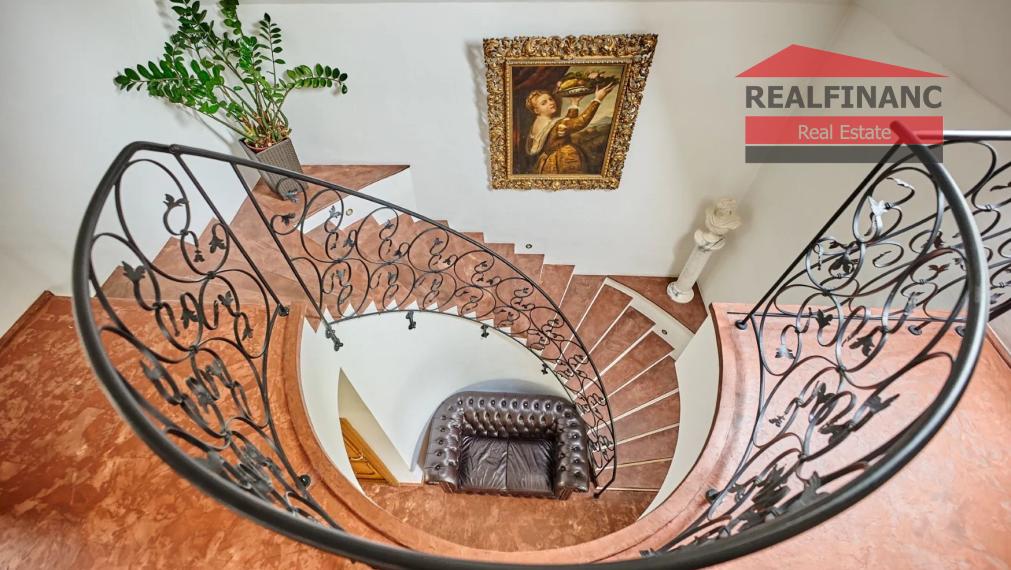 100% aktuálna! 6 izbová Vila s 2 garážou na pozemku 850 m2.