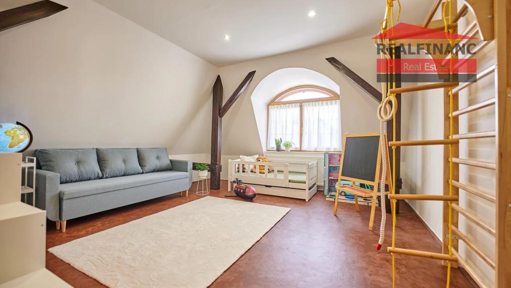 100% aktuálna! 6 izbová Vila s 2 garážou na pozemku 850 m2.