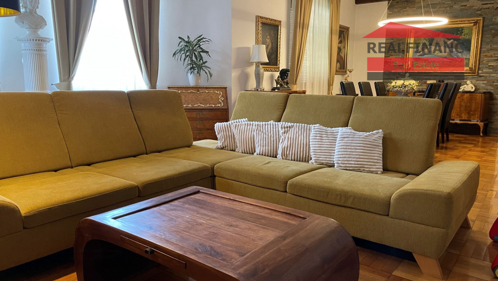 100% aktuálna! 6 izbová Vila s 2 garážou na pozemku 850 m2.