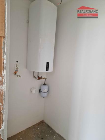 100% aktuálny ! Novostavba 4 izbový Rodinný Dom, 3x parkovacie miesto, pozemok 304 m2, fotovoltaika, Hrnčiarovce nad Parnou !