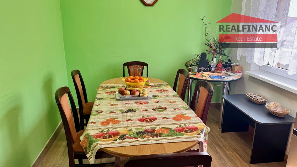 Na predaj zrekonštruovaný a plne vybavený penzión (15 lôžok) v malebnej obci Smolenice.