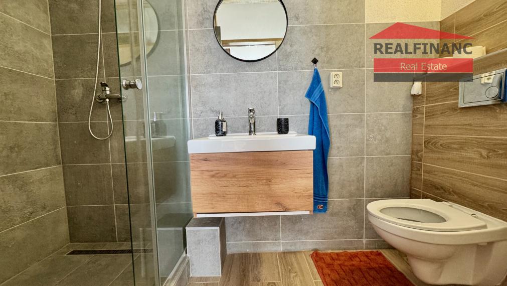 Na predaj zrekonštruovaný a plne vybavený penzión (15 lôžok) v malebnej obci Smolenice.