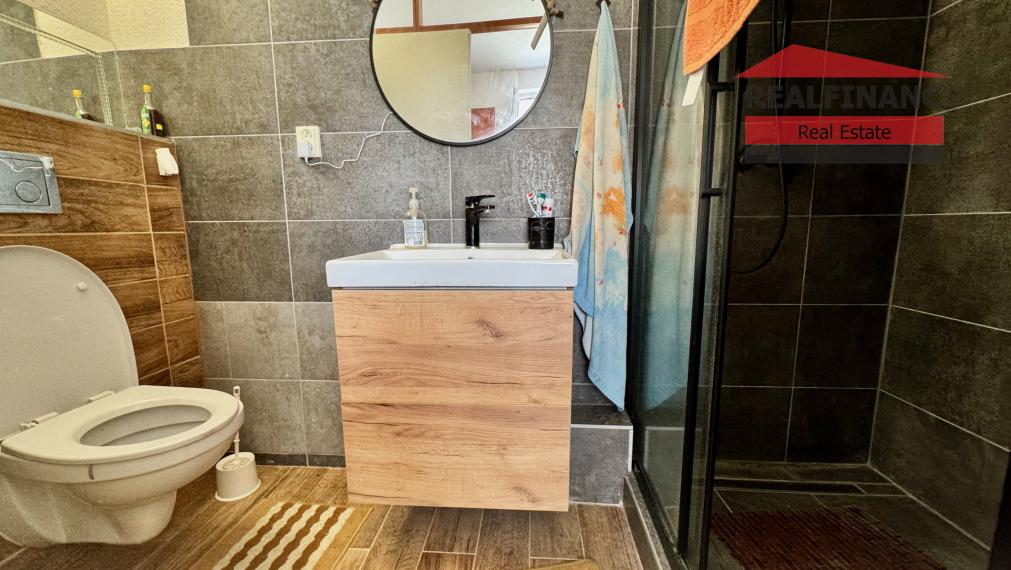 TOP PONUKA!! Na predaj priestranný 6.-izb. dvojgeneračný dom s garážou, 4x kúpeľňa, 612m2 pozemok, obec Smolenice