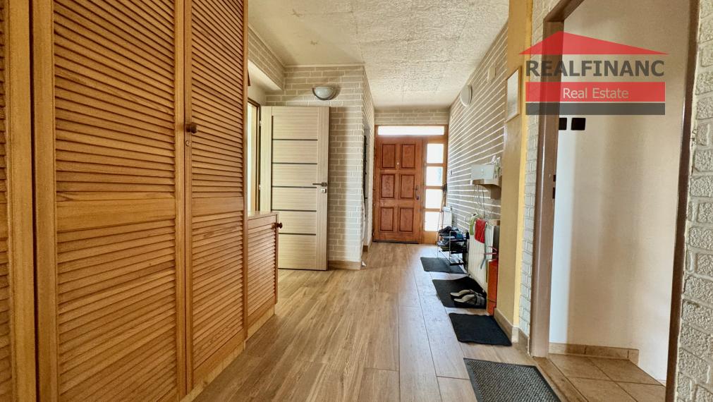 TOP PONUKA!! Na predaj priestranný 6.-izb. dvojgeneračný dom s garážou, 4x kúpeľňa, 612m2 pozemok, obec Smolenice