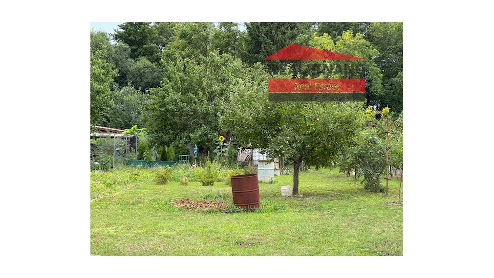 Predám veľký pozemok v záhradkárskej časti Kamenný Mlyn Trnava s výmerou 923m2