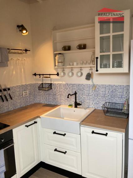 Atypický – vzdušný a murovaný 3-izbový byt s výmerou 80 m2 priamo v centre mesta Trnavy