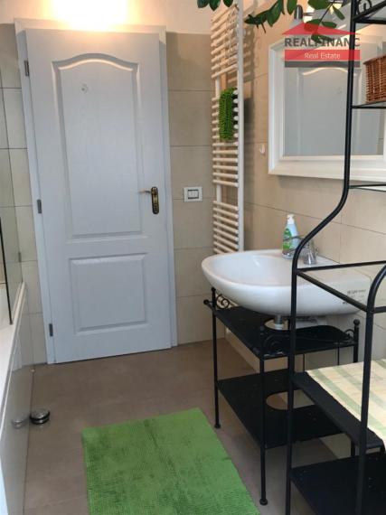 Atypický – vzdušný a murovaný 3-izbový byt s výmerou 80 m2 priamo v centre mesta Trnavy