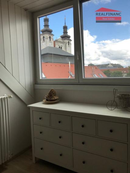 Atypický – vzdušný a murovaný 3-izbový byt s výmerou 80 m2 priamo v centre mesta Trnavy