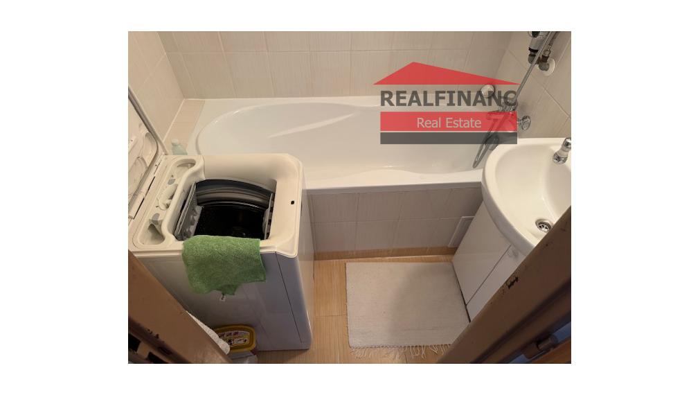 PPonúkam na predaj v centre mesta veľký tehlový 3 izbový byt s halou + veľká loggia veľkou pivnicou a garážou v uzatvorenom dvore