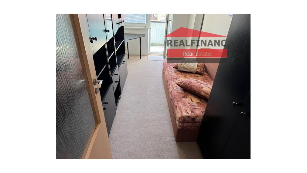 PPonúkam na predaj v centre mesta veľký tehlový 3 izbový byt s halou + veľká loggia veľkou pivnicou a garážou v uzatvorenom dvore