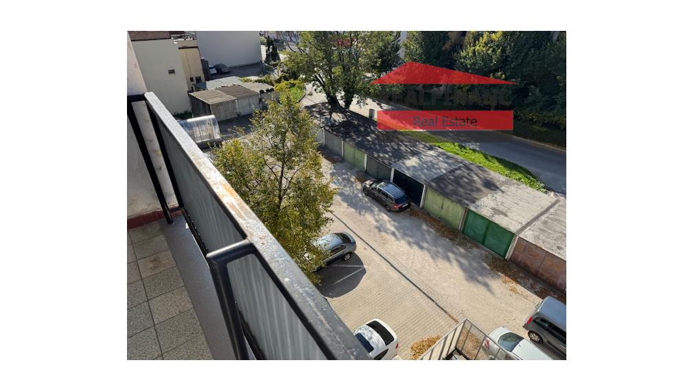 PPonúkam na predaj v centre mesta veľký tehlový 3 izbový byt s halou + veľká loggia veľkou pivnicou a garážou v uzatvorenom dvore