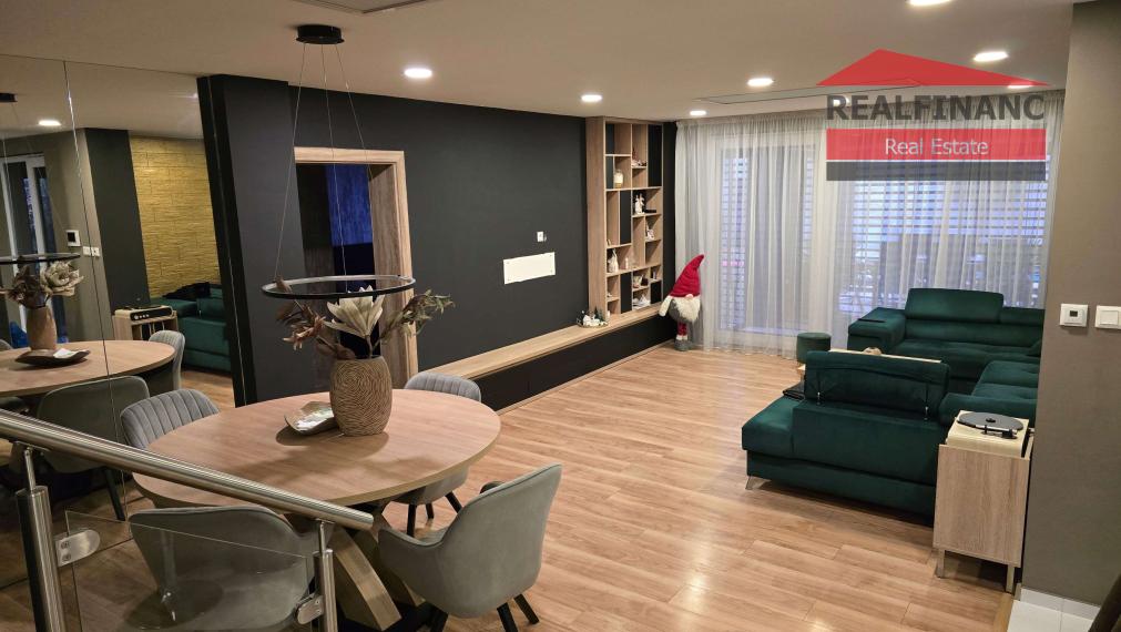 100% aktuálny! 8 ročná novostavba 6 izbového Rodinného Domu s 2 garážou na  pozemku 603 m2.