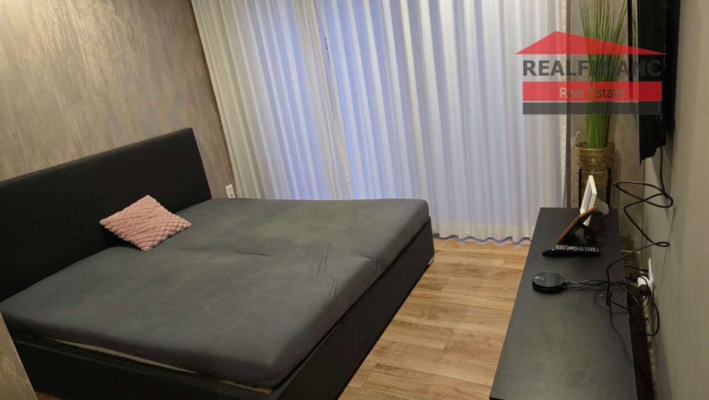 100% aktuálny! 8 ročná novostavba 6 izbového Rodinného Domu s 2 garážou na  pozemku 603 m2.