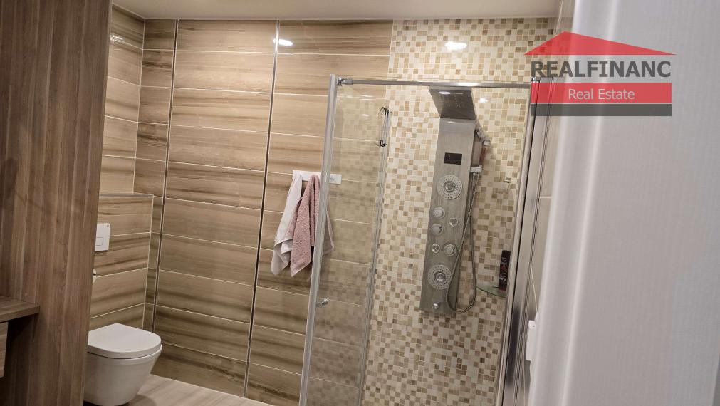 100% aktuálny! 8 ročná novostavba 6 izbového Rodinného Domu s 2 garážou na  pozemku 603 m2.