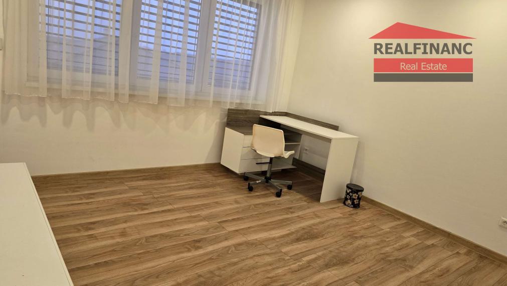 100% aktuálny! 8 ročná novostavba 6 izbového Rodinného Domu s 2 garážou na  pozemku 603 m2.