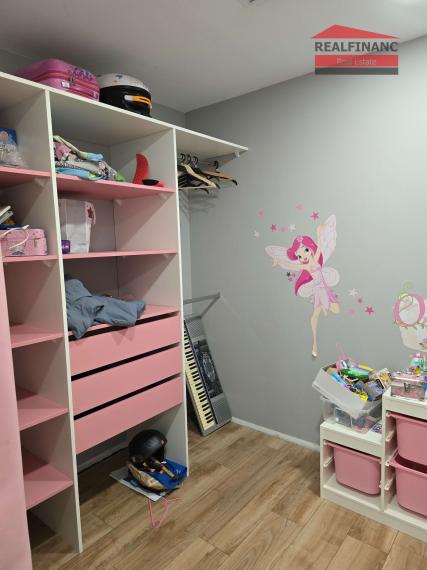 100% aktuálny! 8 ročná novostavba 6 izbového Rodinného Domu s 2 garážou na  pozemku 603 m2.