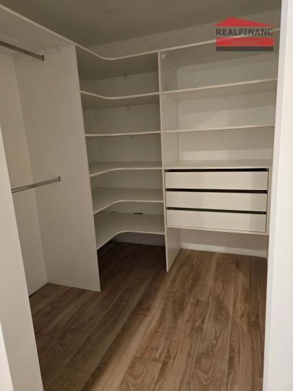 100% aktuálny! 8 ročná novostavba 6 izbového Rodinného Domu s 2 garážou na  pozemku 603 m2.