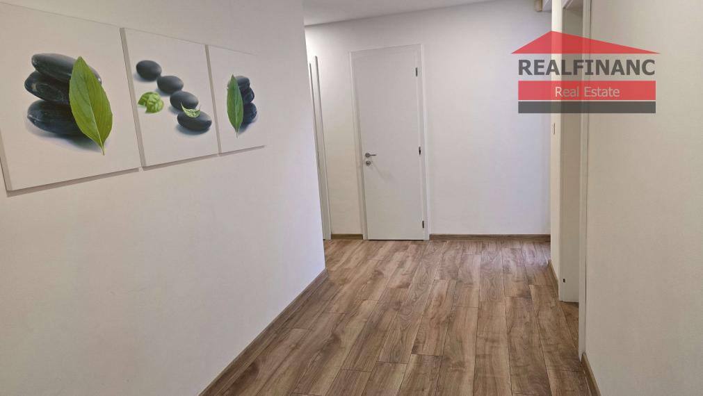 100% aktuálny! 8 ročná novostavba 6 izbového Rodinného Domu s 2 garážou na  pozemku 603 m2.