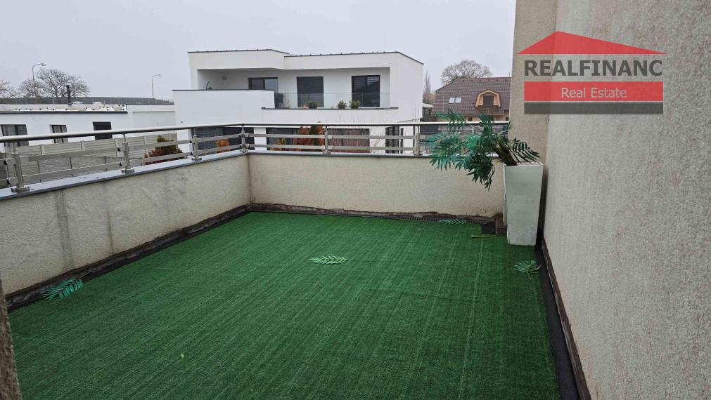 100% aktuálny! 8 ročná novostavba 6 izbového Rodinného Domu s 2 garážou na  pozemku 603 m2.