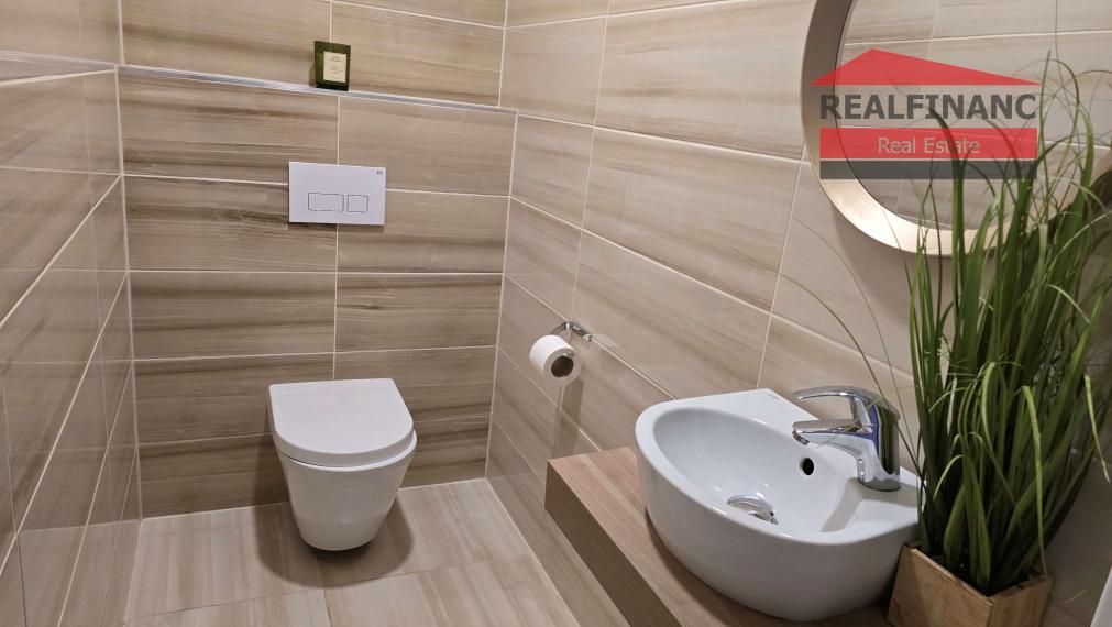 100% aktuálny! 8 ročná novostavba 6 izbového Rodinného Domu s 2 garážou na  pozemku 603 m2.