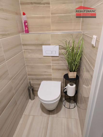 100% aktuálny! 8 ročná novostavba 6 izbového Rodinného Domu s 2 garážou na  pozemku 603 m2.