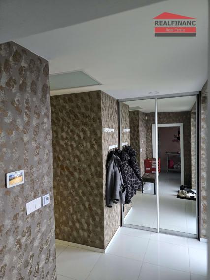 100% aktuálny! 8 ročná novostavba 6 izbového Rodinného Domu s 2 garážou na  pozemku 603 m2.