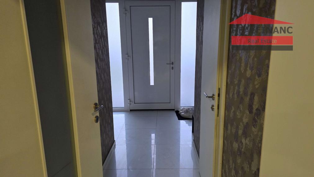 100% aktuálny! 8 ročná novostavba 6 izbového Rodinného Domu s 2 garážou na  pozemku 603 m2.