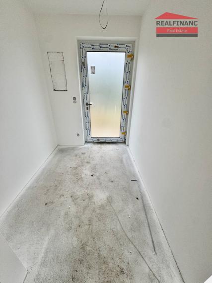 Na predaj NOVOSTAVBA 4.-izb. RD (v radovej zástavbe), hliníkové žalúzie, 2x park. miesto, 130m2 záhrada, obec Dolná Krupá