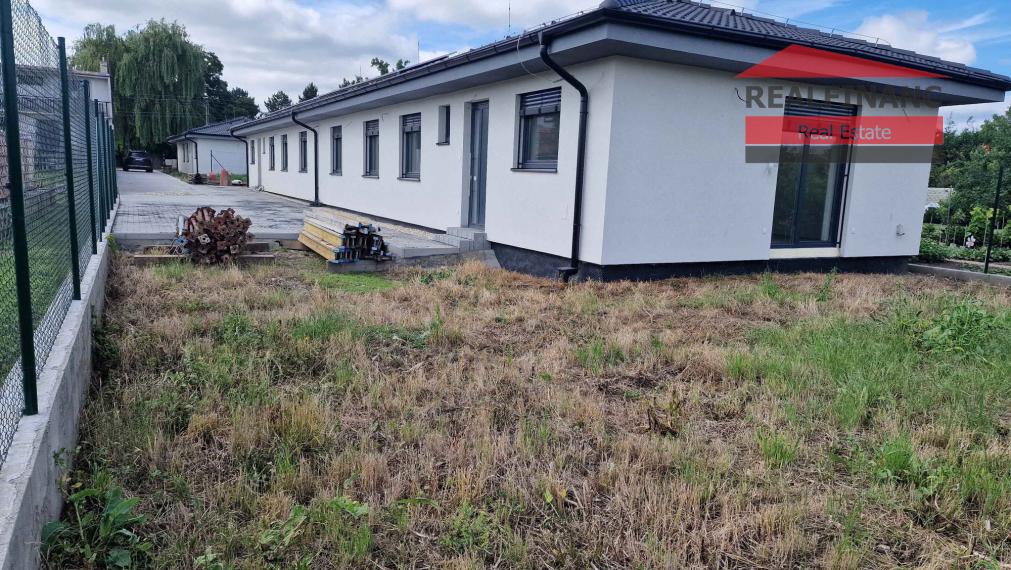 100% aktuálny ! Novostavba 4 izbový Rodinný Dom, 3x parkovacie miesto, pozemok 582 m2, fotovoltaika, Hrnčiarovce nad Parnou !